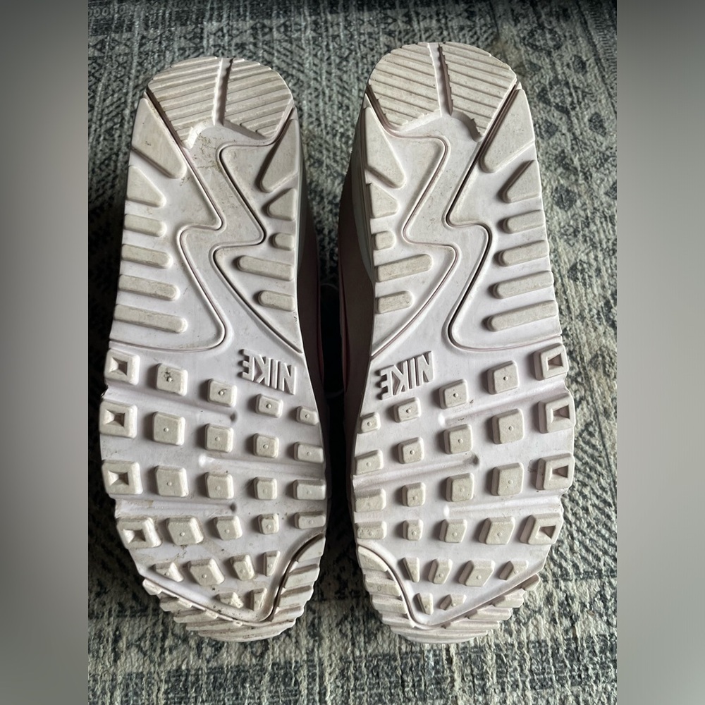 Nike Air Max in Pastel Pink and White Size 9 - Picture 5 of 6